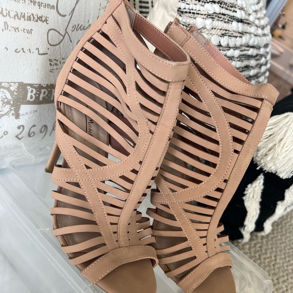 Heels in nude